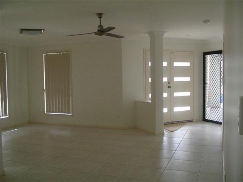 7 Whipbird Court, Urangan QLD 4655