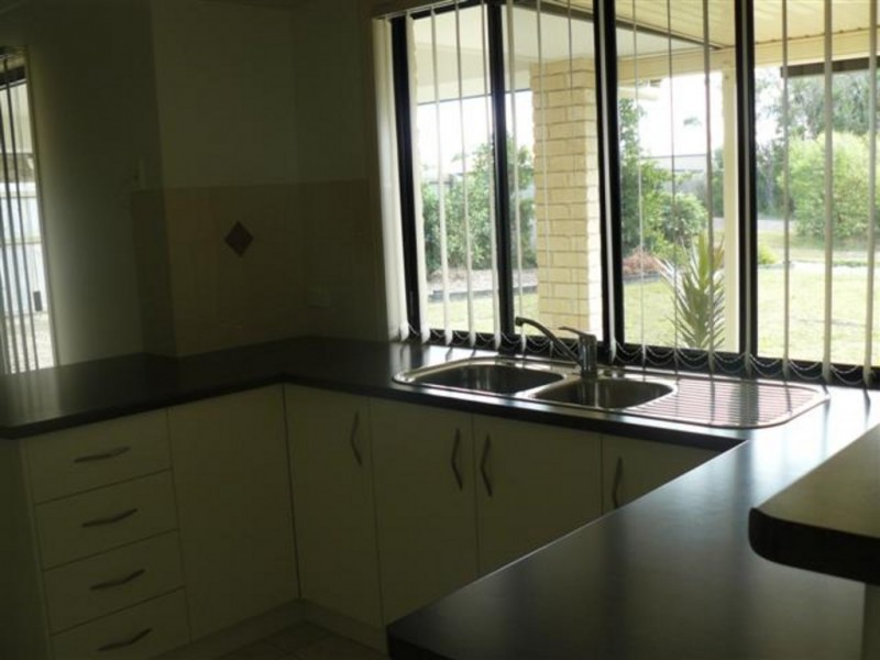 7 Whipbird Court, Urangan QLD 4655
