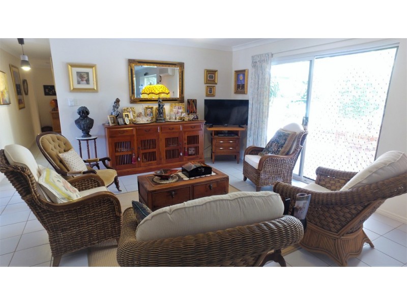 55 Ladbroke Crescent, Urangan QLD 4655