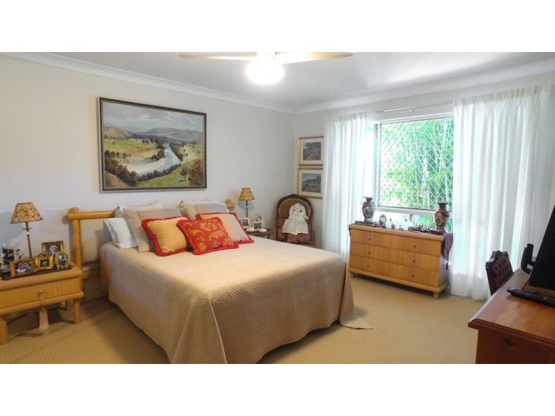 55 Ladbroke Crescent, Urangan QLD 4655