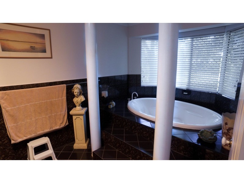 55 Ladbroke Crescent, Urangan QLD 4655