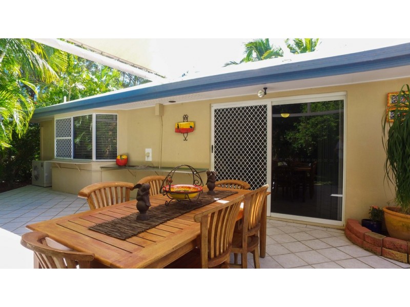55 Ladbroke Crescent, Urangan QLD 4655