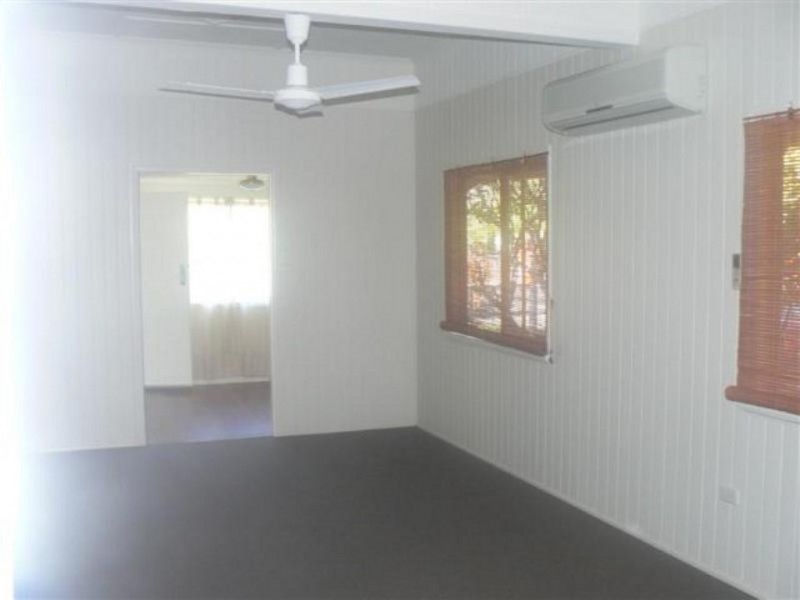 31 Beach Road, Pialba QLD 4655