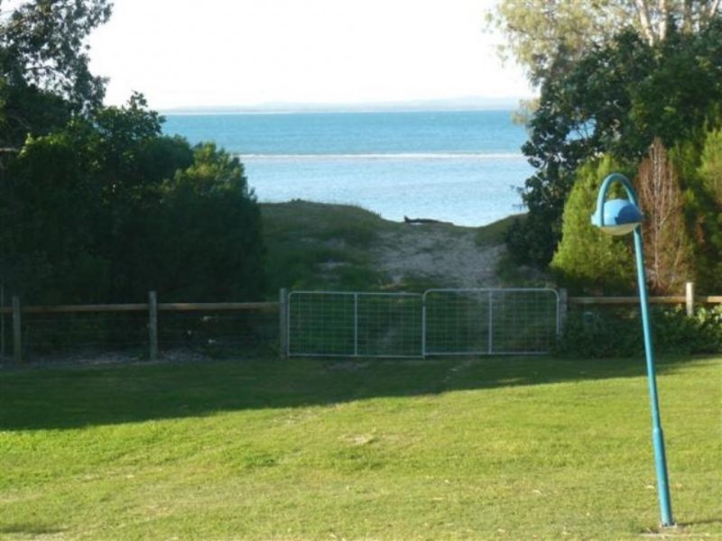 595 Esplanade, Urangan QLD 4655