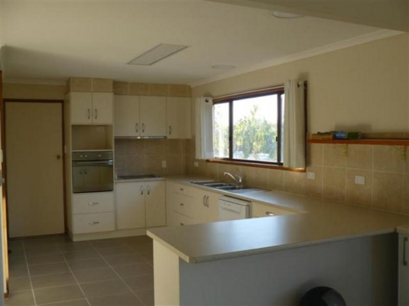 595 Esplanade, Urangan QLD 4655