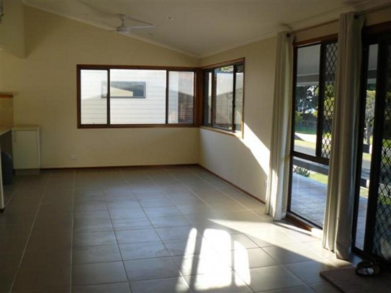 595 Esplanade, Urangan QLD 4655