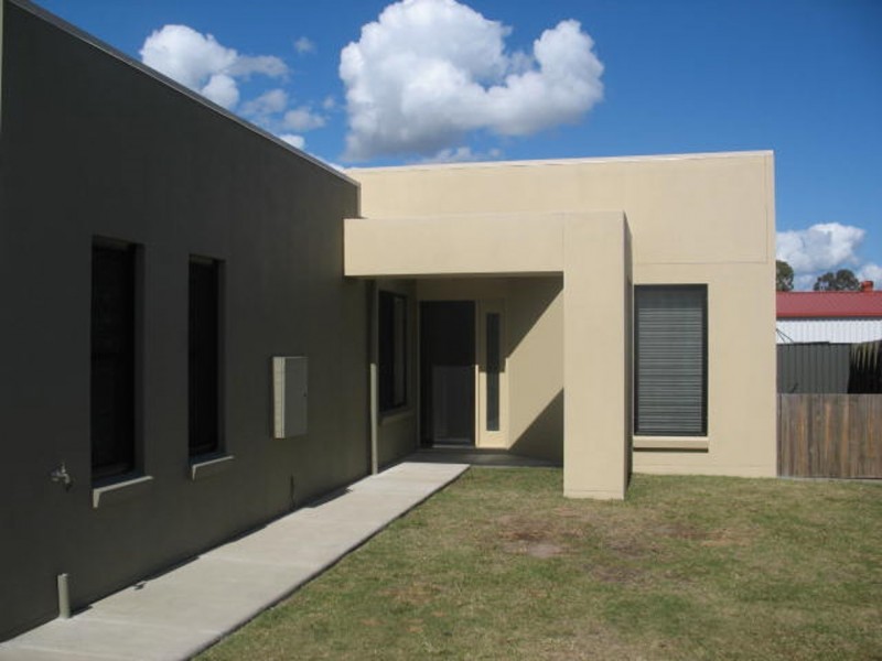 2/62 South, Urangan QLD 4655