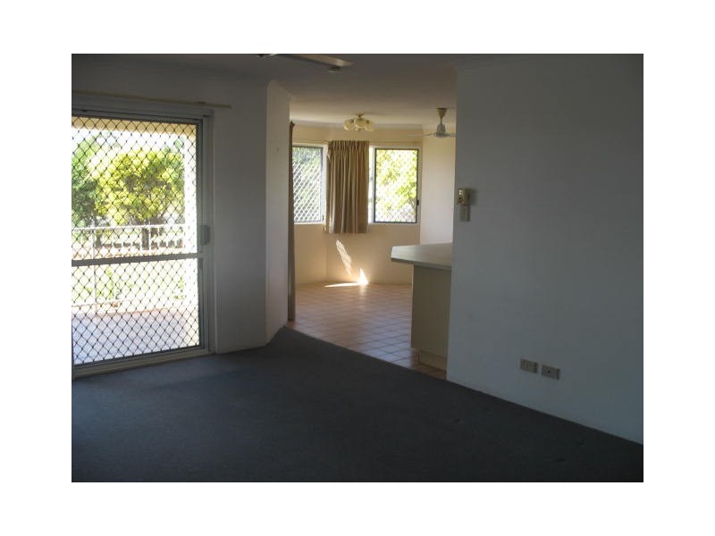 2/62 South, Urangan QLD 4655