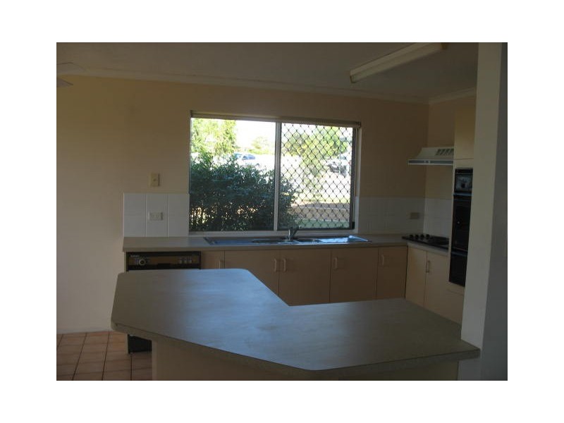 2/62 South, Urangan QLD 4655