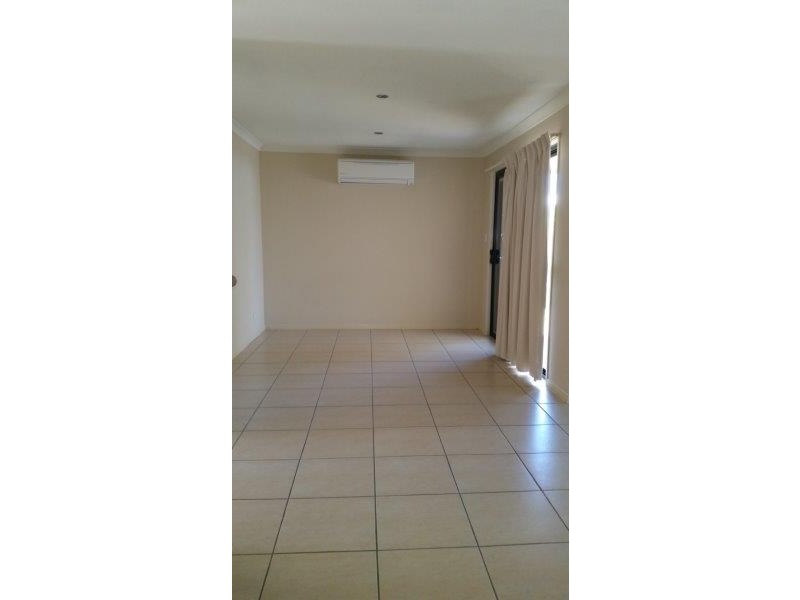 2/62 South, Urangan QLD 4655
