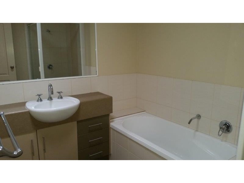 2/62 South, Urangan QLD 4655
