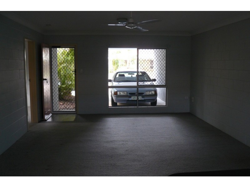 2 Pebble, Torquay QLD 4655