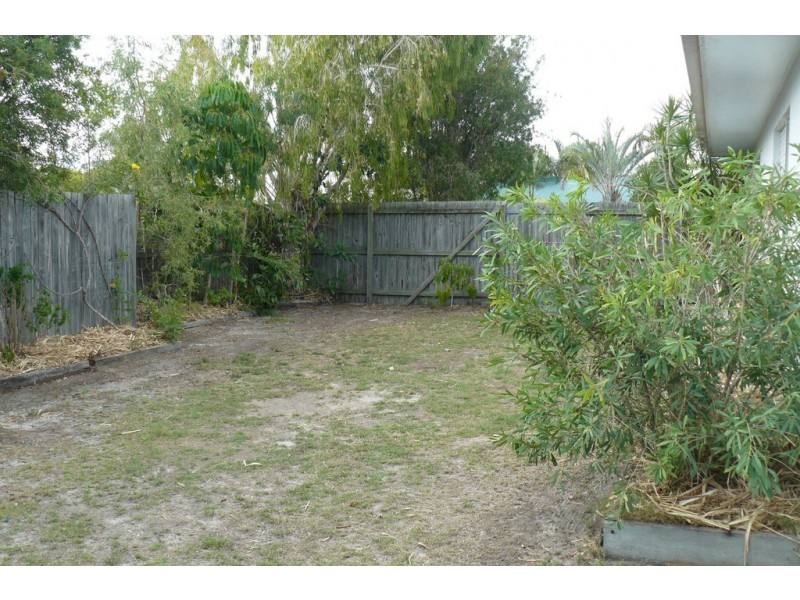 2 Pebble, Torquay QLD 4655