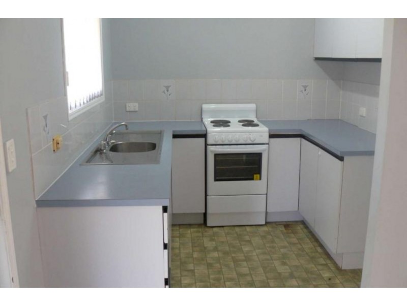 10 Matthew St, Urangan QLD 4655