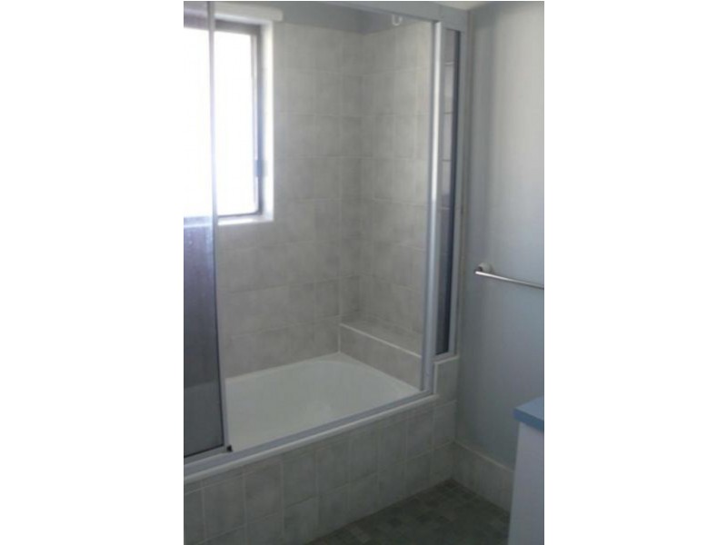 10 Matthew St, Urangan QLD 4655