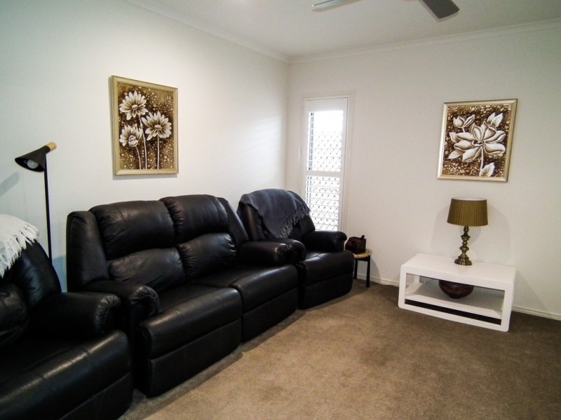 16 Bronte Place, Urraween QLD 4655