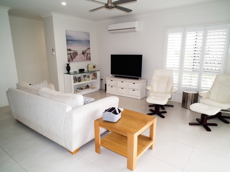 16 Bronte Place, Urraween QLD 4655