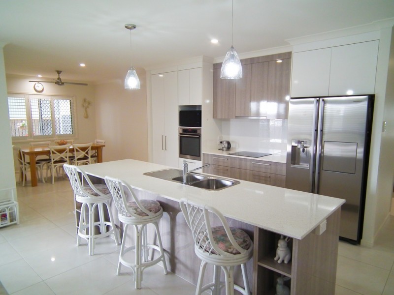 16 Bronte Place, Urraween QLD 4655