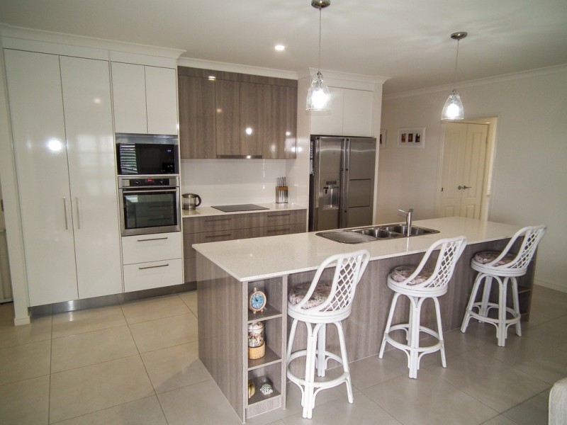 16 Bronte Place, Urraween QLD 4655