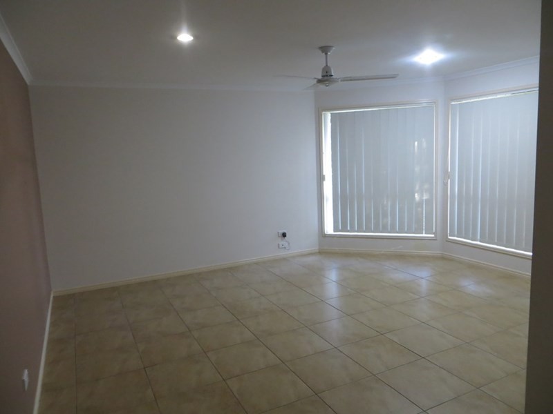 14 Topaz Cct, Urangan QLD 4655