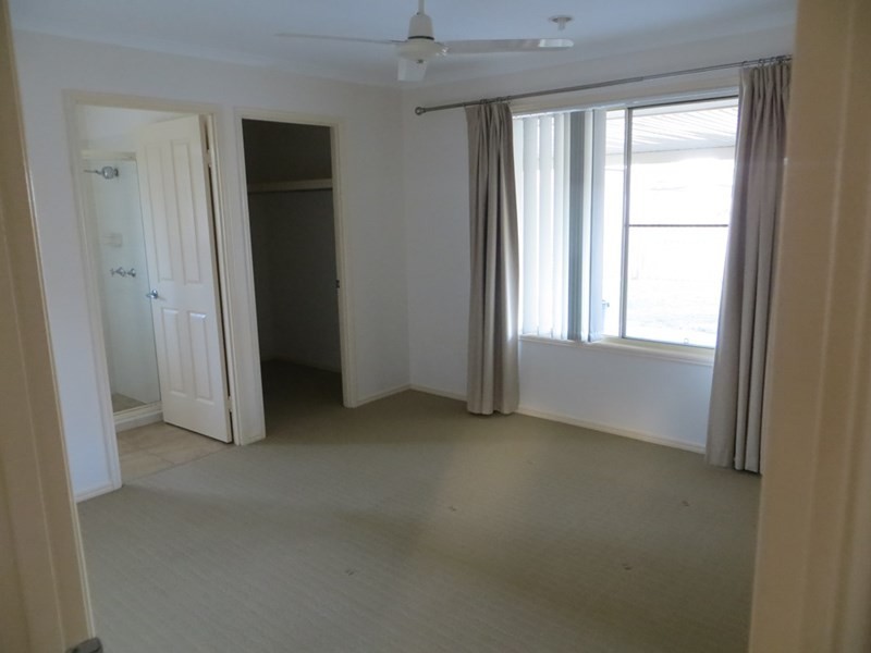 14 Topaz Cct, Urangan QLD 4655