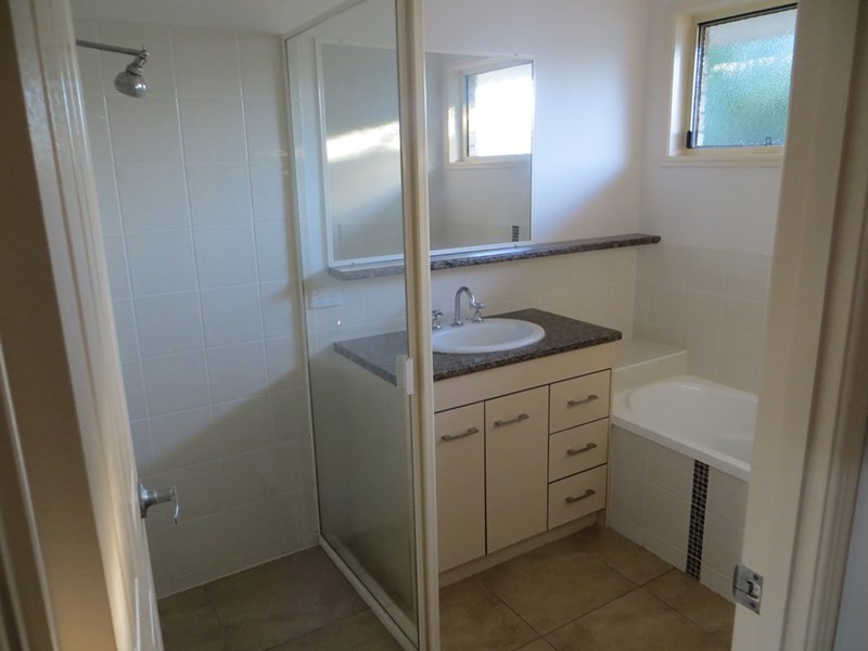 14 Topaz Cct, Urangan QLD 4655