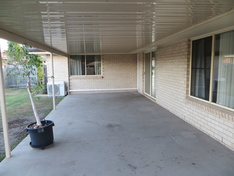 14 Topaz Cct, Urangan QLD 4655