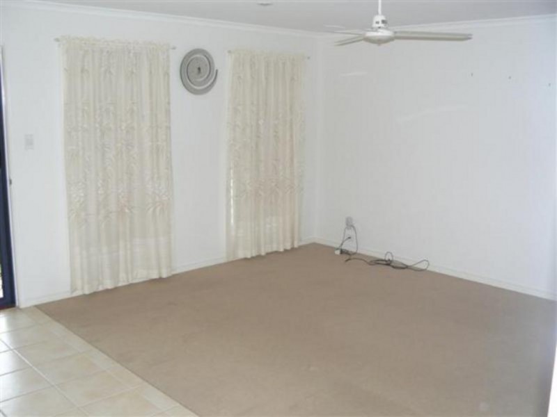 4 Pembridge Cct, Urraween QLD 4655