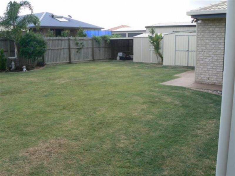 4 Pembridge Cct, Urraween QLD 4655