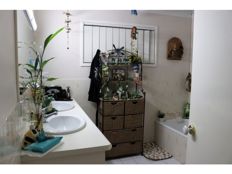 8 North Point Court, Dundowran QLD 4655