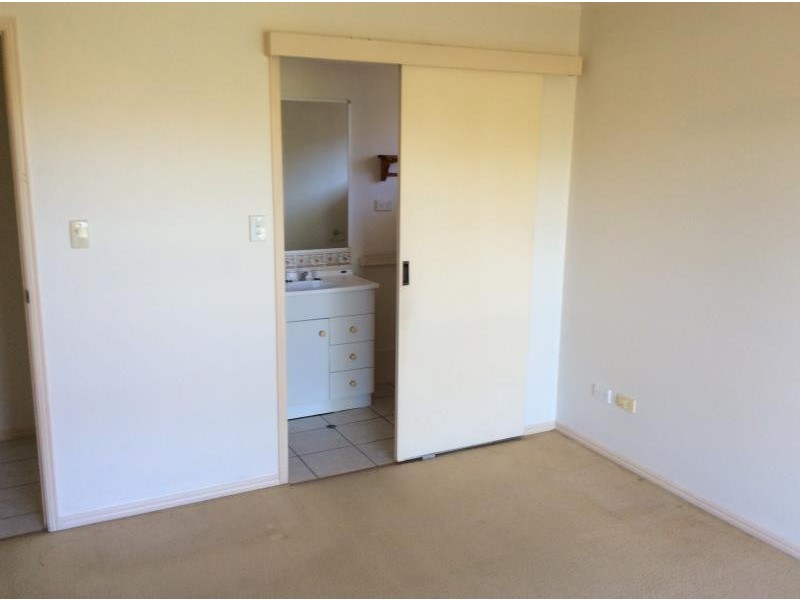 1 Chanak Close, Point Vernon QLD 4655
