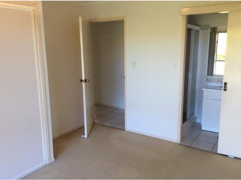 1 Chanak Close, Point Vernon QLD 4655