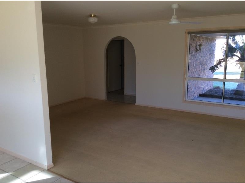 1 Chanak Close, Point Vernon QLD 4655