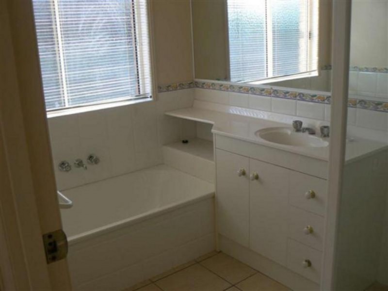 1 Cormie Court, Urraween QLD 4655
