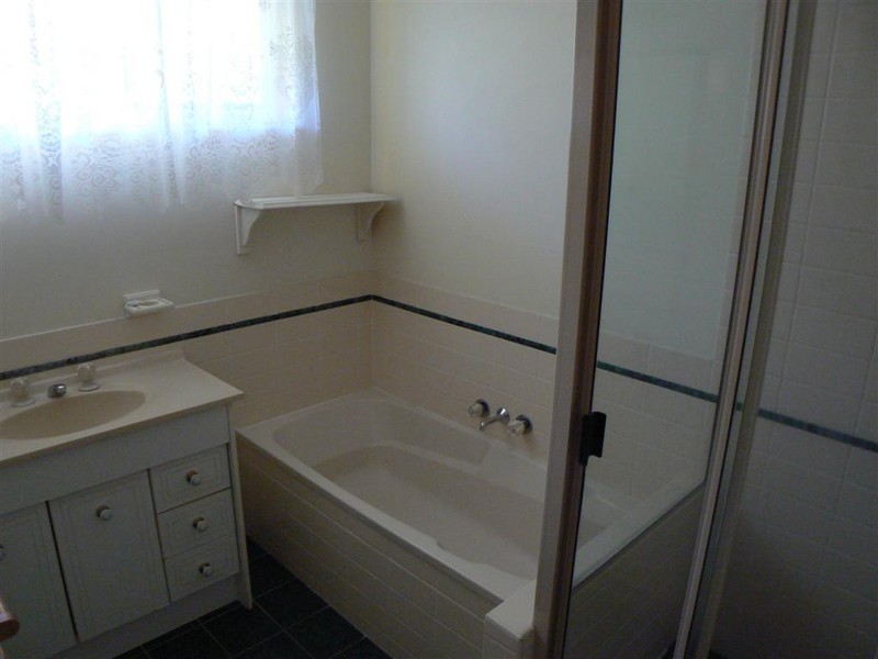 15 Shelley St, Scarness QLD 4655