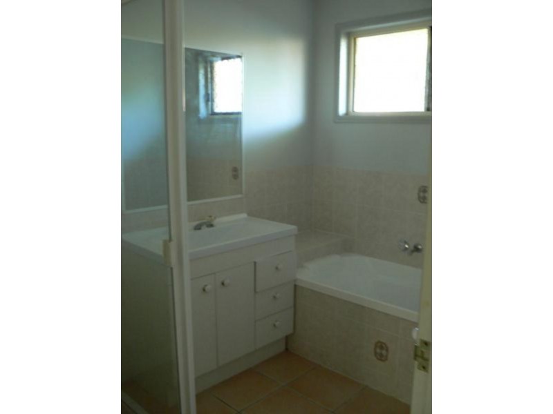 214 Torquay Tce, Torquay QLD 4655