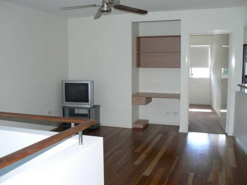 Unit 1, 8 Hervey Street, Scarness QLD 4655