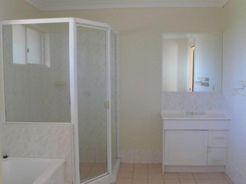 2/119 North, Point Vernon QLD 4655