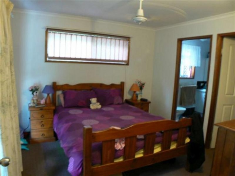 8 Parkway Drive, Scarness QLD 4655