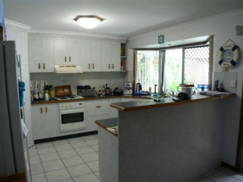 8 Parkway Drive, Scarness QLD 4655