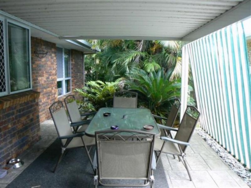 8 Parkway Drive, Scarness QLD 4655