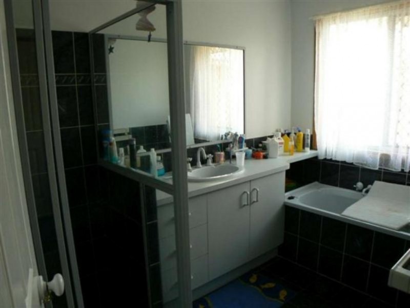 8 Parkway Drive, Scarness QLD 4655