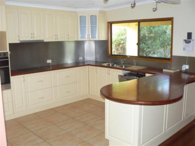 665a Esplanade, Urangan QLD 4655