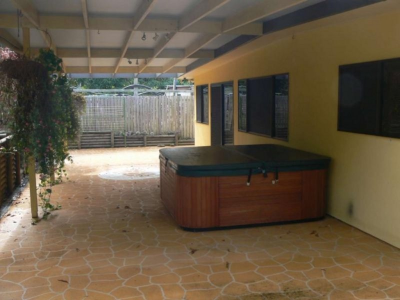 665a Esplanade, Urangan QLD 4655