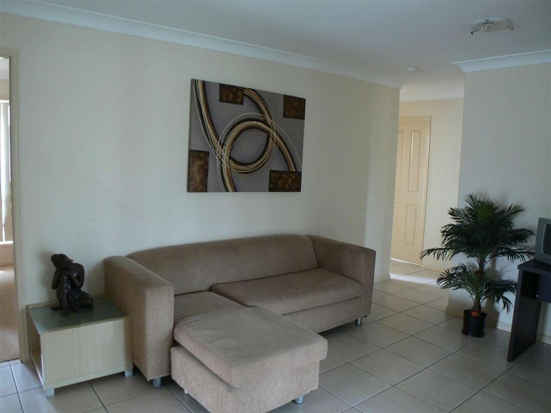 11 Trill Ct, Urangan QLD 4655