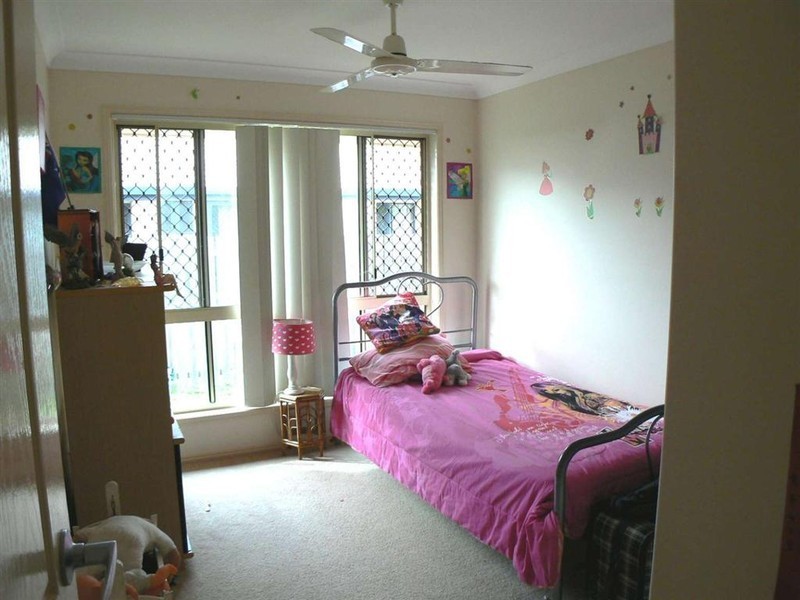 11 Trill Ct, Urangan QLD 4655