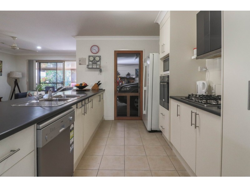 11 Whipbird Court, Urangan QLD 4655