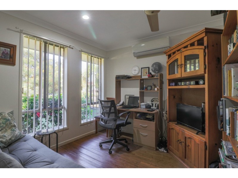 11 Whipbird Court, Urangan QLD 4655