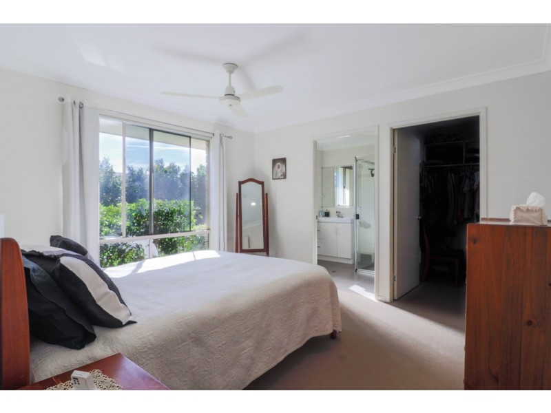 11 Whipbird Court, Urangan QLD 4655