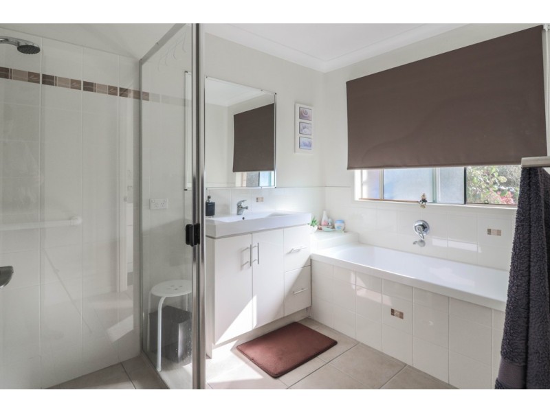 11 Whipbird Court, Urangan QLD 4655